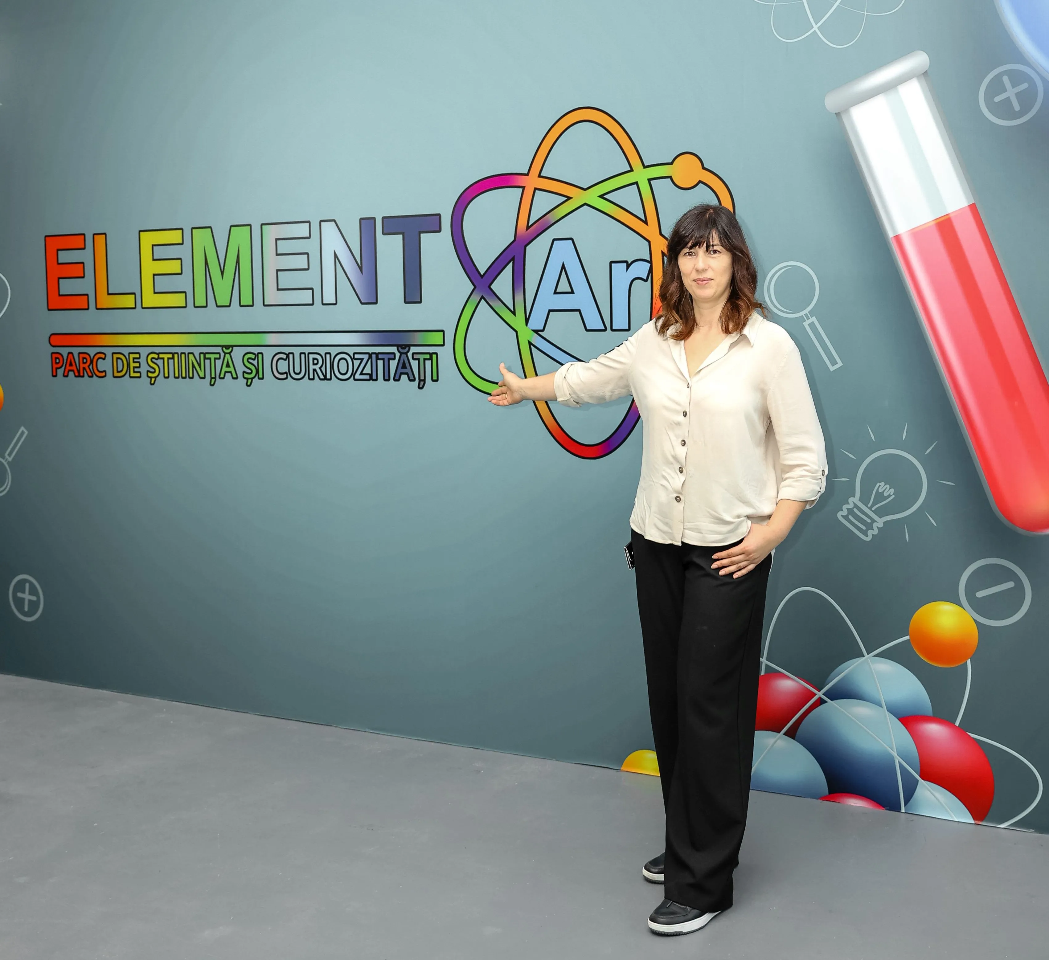 Vizitatori la zona foto ELEMENTAR.